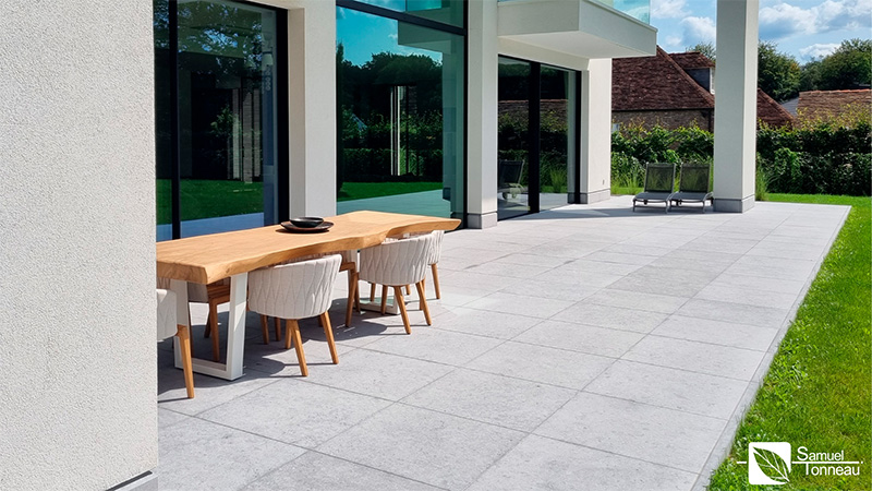 010_Amenagement_Terrasse_en_pierre_bleue_exterieur_Samuel_Tonneau_amenagement_jardin_entretiens_Tournai_Peruwelz_Tourpes_Beloeil_Mons